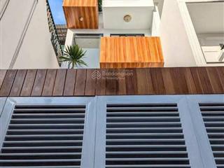Bán nhà gần chợ tân định. đường nguyễn hữu cầu  q1 75,6m2. cho thuê 32tr