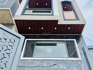 Chú hoàng bán nhà đ.cách mạng tháng támq3.gần công trường dân chủ.giá 5tỷ230/91,8m2.cho thuê 28tr