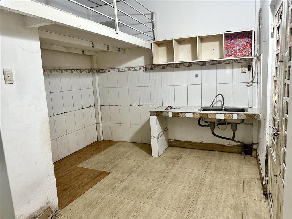 Chỉ 5,95 tỷ có ngay nhà mặt tiền kinh doanh đoàn văn bơ, liền kề quận 1