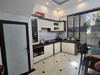 Cc bán nhà giải phóng oto qua cổng 40m2 5t 10.85tỷ ngõ 3 gác to thênh thang
