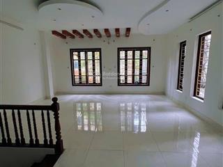 Siêu phẩm có 102  lô góc bồ đề ô tô trong nhà, dt 50m2  4t, mt 6,5m giá 11,95tỷ