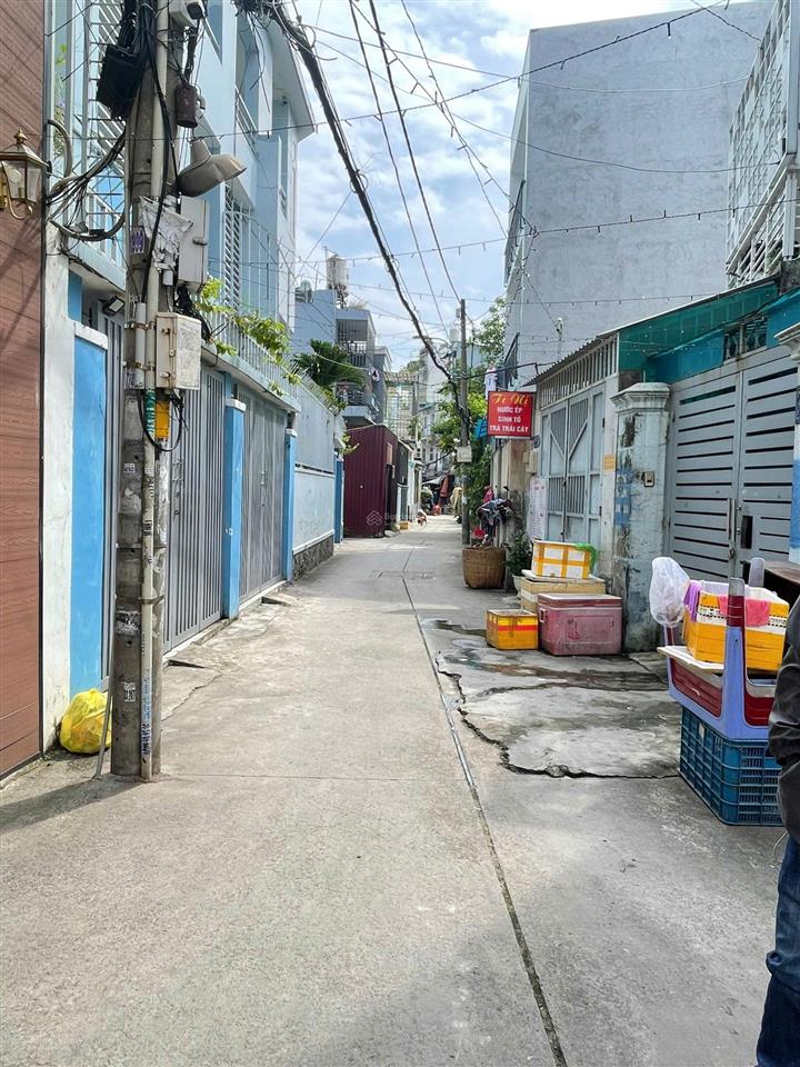 Chính chủ cần bán căn hộ dịch vụ gồm 20 phòng dt 6x20m ngay trường đh công nghiệp gò vấp