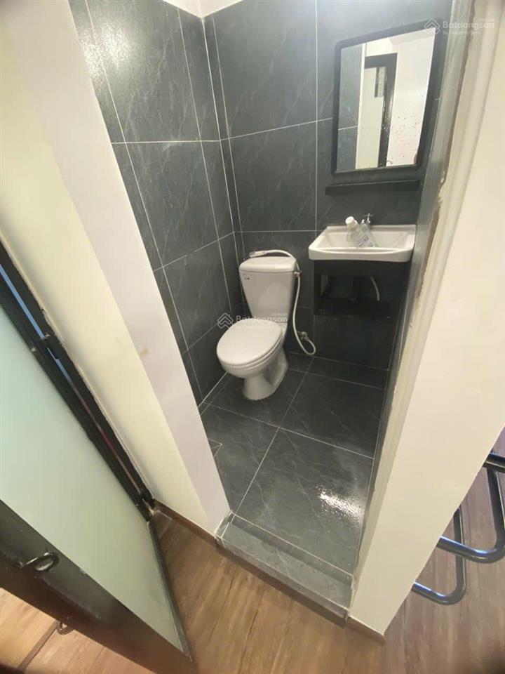 Chính chủ cần bán căn hộ dịch vụ gồm 20 phòng dt 6x20m ngay trường đh công nghiệp gò vấp