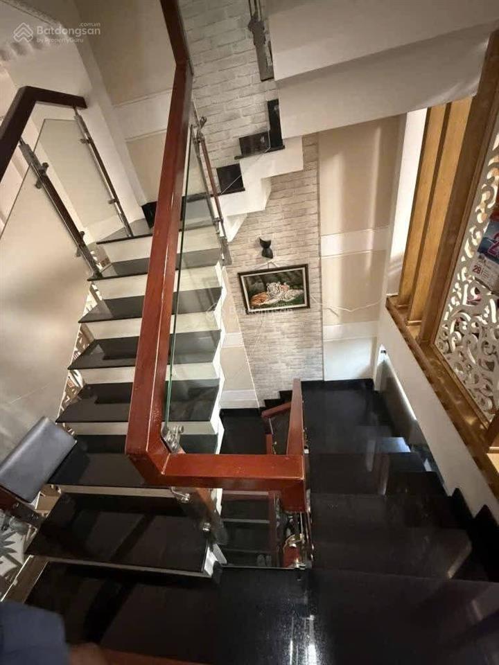 Bán nhà mới fun nội thất 4x14m 1 trệt 3 lầu  đường lê trọng tấn.