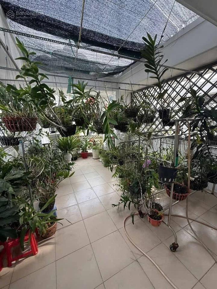 Bán nhà mới fun nội thất 4x14m 1 trệt 3 lầu  đường lê trọng tấn.