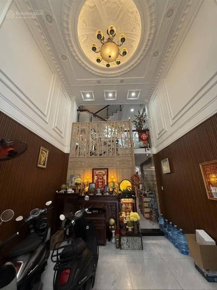 Bán nhà mới fun nội thất 4x14m 1 trệt 3 lầu  đường lê trọng tấn.