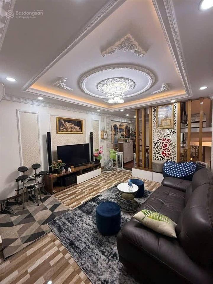 Bán nhà mới fun nội thất 4x14m 1 trệt 3 lầu  đường lê trọng tấn.