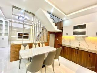 Nhà phố ngay trung tâm phường 2, giá tốt dưới 100 tr/m2