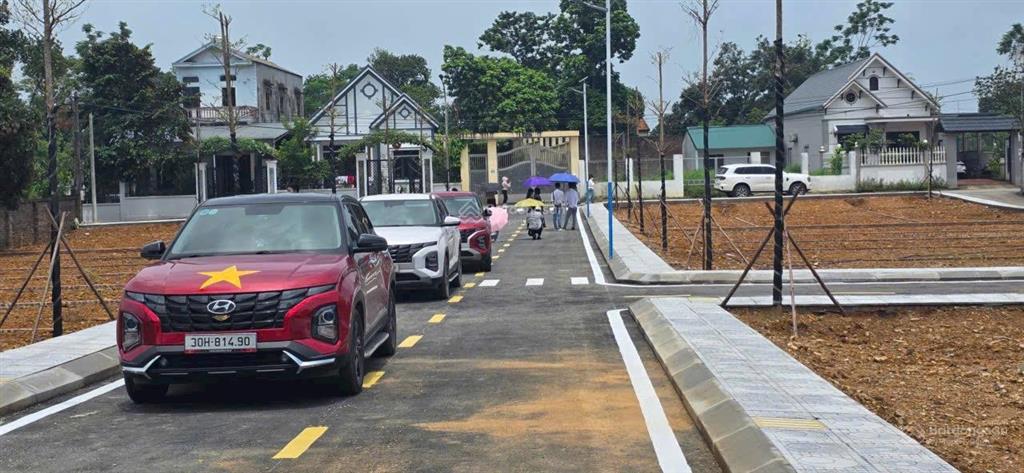 Chỉ hơn 1 tỷ anh chị sở hữu ngay mảnh đất 100m măt đường lớn cực kỳ đẹp, gần công nghệ cao hòa lạc