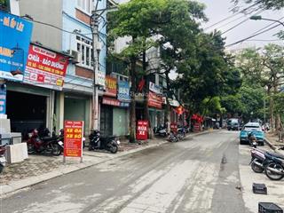 Mặt phố vip quận cầu giấy  không quy hoạch  xây builiding  để ở  kinh doanh  vỉa hè rộng
