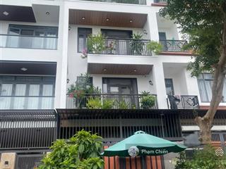 Bán nhà 3 tầng, tặng full nội thất, 100m2, kđt trung tâm nha trang, đường rộng 13m