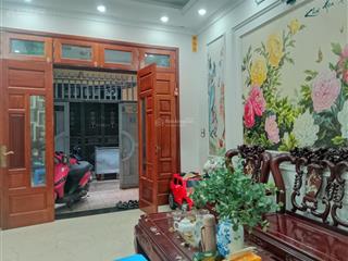 Nhà 5 tầng ngõ 92 nguyễn khánh toàn.
cách mặt phố chỉ 20m, ngõ to ô tô tránh.
nhà đẹp, hiện đại.