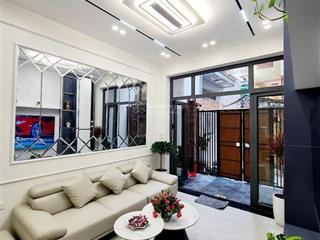 Nhà đẹp 35m2 ở luôn tại con phố vip quận cầu giấy (đường hoàng quốc việt)