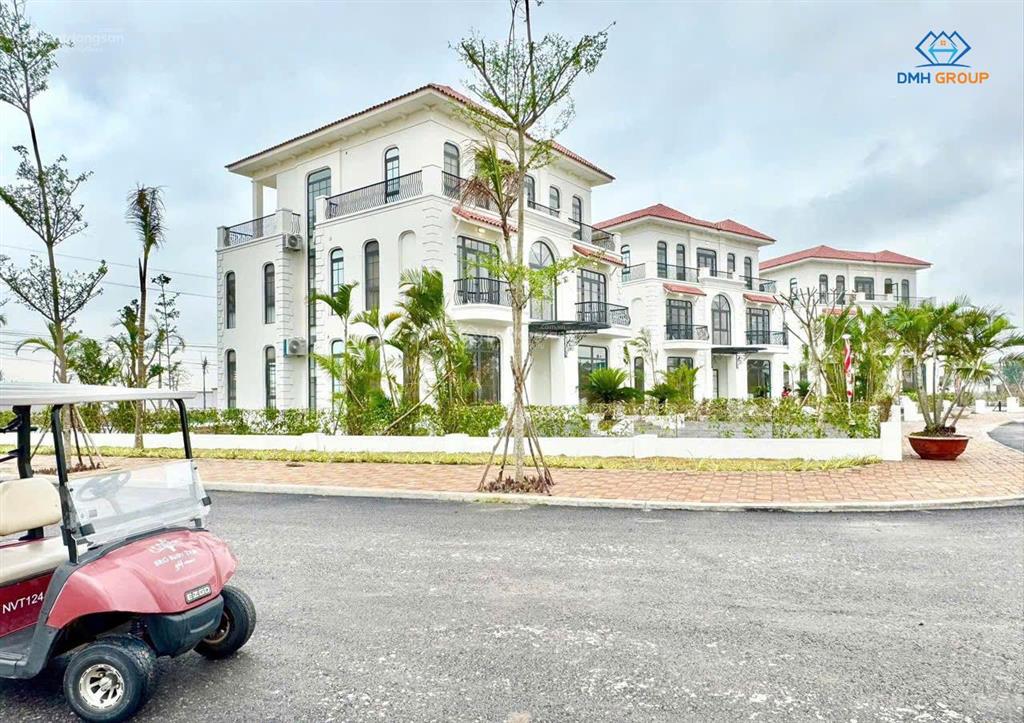 Bán biệt thự cạnh sân golf 358m2, xây 4 tầng, bể bơi riêng, giá tuyệt chủng 17 tỷ