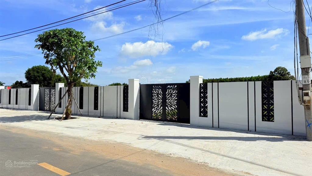 Lô biệt thự giá tốt gần biển xã đất đỏ, tp.hcm
mặt tiền đường nhựa rộng 8m, kết nối đi thẳng ra