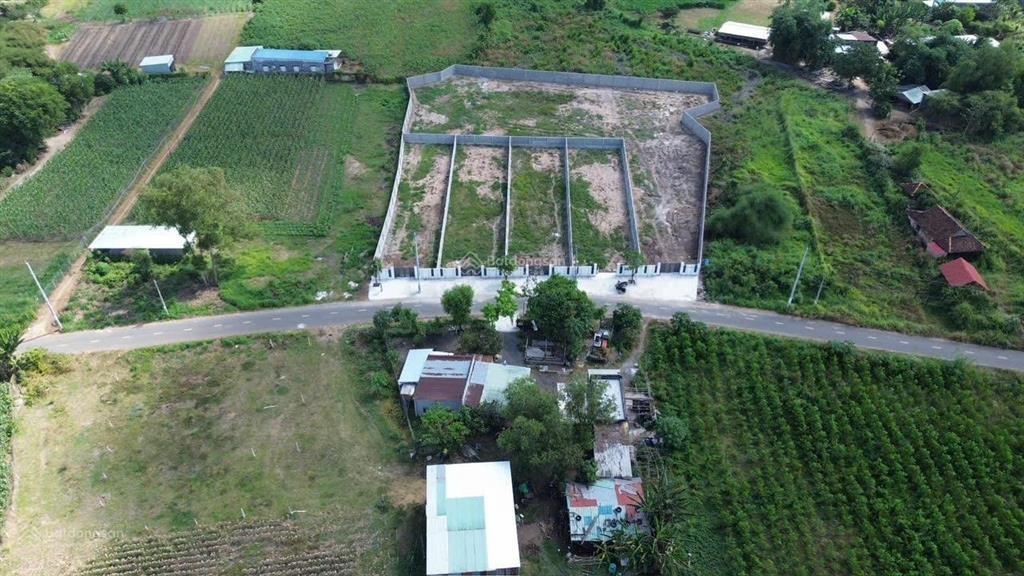 Lô biệt thự giá tốt gần biển xã đất đỏ, tp.hcm
mặt tiền đường nhựa rộng 8m, kết nối đi thẳng ra