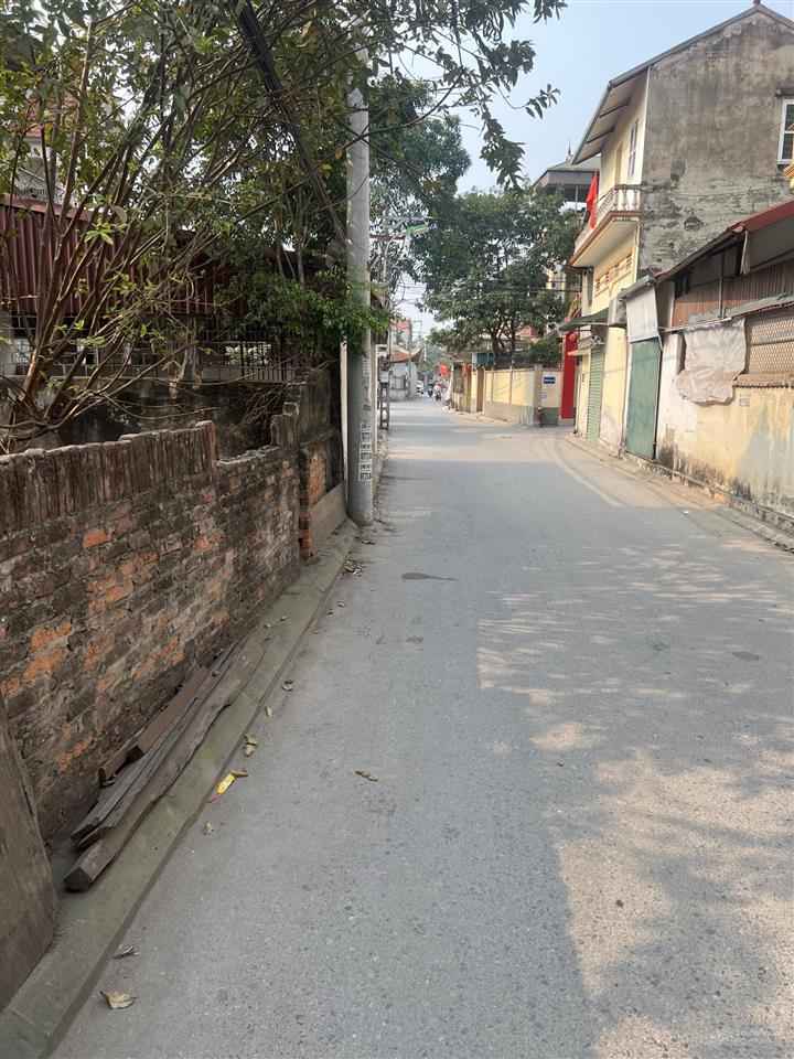 Bán đất trung tâm đa tốn mặt đường thôn sẵn nhà ở ngay 110m2 8 tỷ