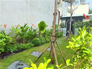 Bán nhà phố sân vườn gần vinhome quận 9