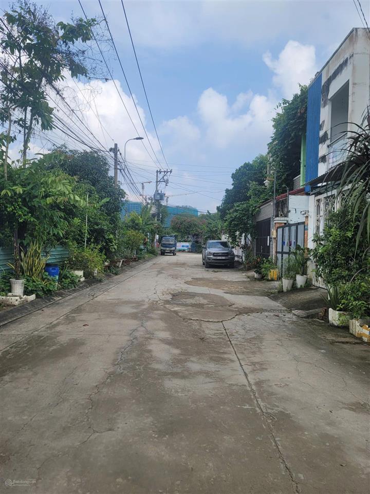 Đất xây tòa nhà văn phòng  góc 2 mặt tiền  gần vinhomes q9