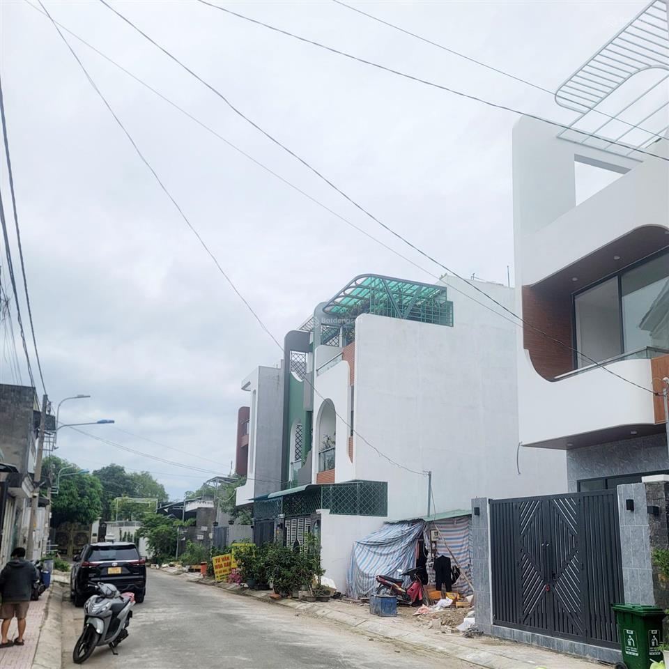 Nhà 2 tầng thoáng mát ở ngay long phước quận 9