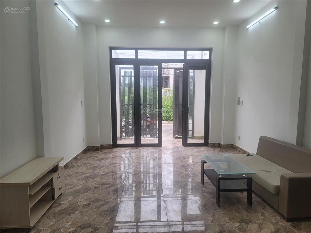 Nhà 2 tầng thoáng mát ở ngay long phước quận 9