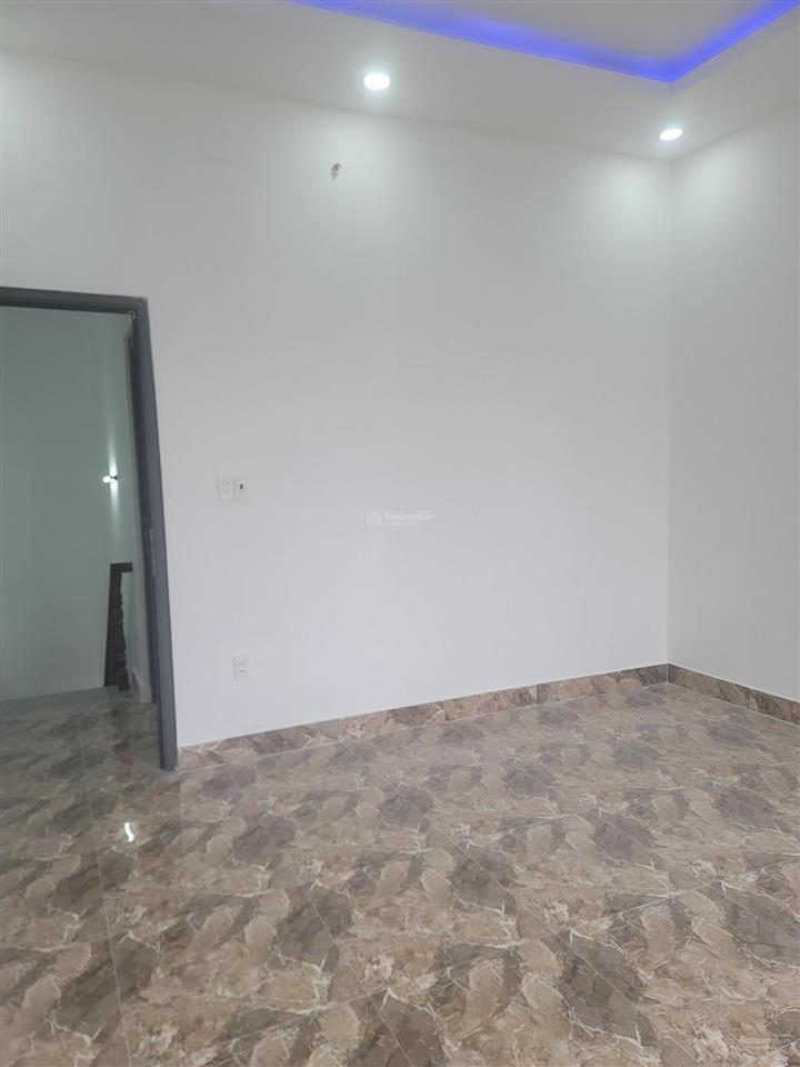 Nhà 2 tầng thoáng mát ở ngay long phước quận 9