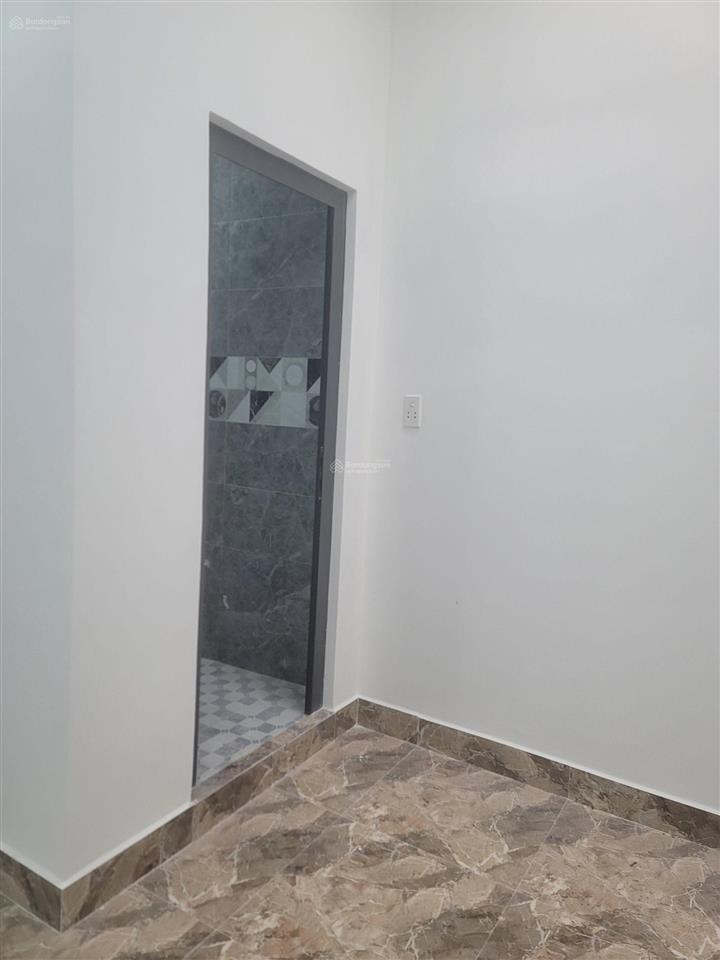 Nhà 2 tầng thoáng mát ở ngay long phước quận 9