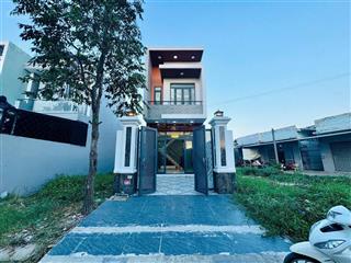 Bán nhà mt 7m tt. cần đước, giá 2tỷ3,dt 120m2 , shr, công chứng sang tên ngay