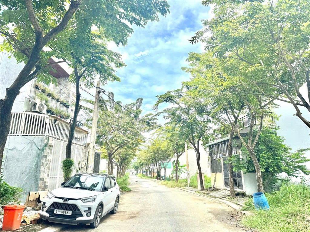 (chủ gởi) cần bán lô đất 230 nguyễn xiển gần vinhomes grandpark