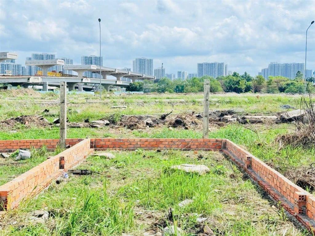 Bán lô đất ngay việt nhân villa nguyễn xiển giá tốt nhất khu vực