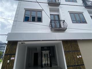 Lõi gia lâm đường oto tránh giá có 102 nhà có cầu thang máy 35m2 dưới 7 tỷ