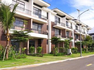 Bán căn biệt thự phúc an city 6x15, 1 trệt 2 lầu, giá 2 tỷ 580 thiện chí chốt 2 tỷ 550 full 100%
