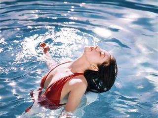 Ở đây khổ lắm sáng thì ngắm công viên uống trà , chiều lại phải ngắm gái đẹp bơi lộimãi không chán