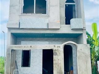 Bán nhà đang hoàn thiện diên lạc, giá chỉ 1 tỷ 550 triệu