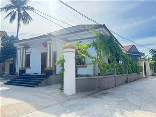 Cần bán nhà biệt thự mái thái, diện tích 399,9m2 có sân vườn, ô tô đỗ tận sân