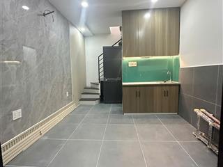 Bán nhà 19,5m2 898tr trệt lầu 2pn 1wc ngây chung cư picity q12