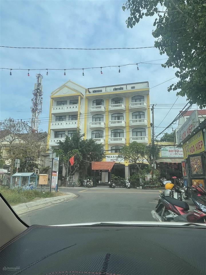 Khách sạn 5 tầng mặt tiền biển cửa đại, view biển