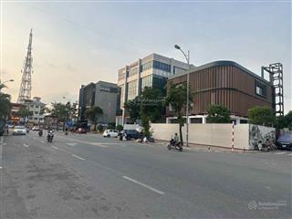 Tòa nhà dòng tiền việt hưng 7tầng thang máy  mặt tiền 11.6m  vị trí vàng đón cầu trần hưng đạo