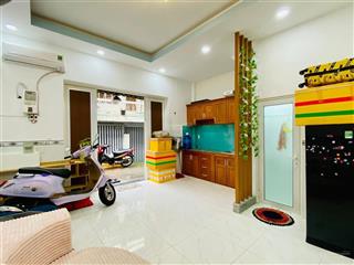 Tôi cần bán nhà quận 11, ngay ông ích khiêm. gần trạm y tế phường giá 1tỷ800