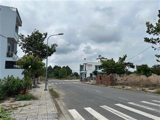 Cần ra gấp lô 95m2 giá 2tỷ5 đối diện 3 trường học ngay cụm khu công nghiệp, sổ sẵn đông dân cư