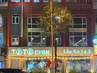 Cho thuê nhà mặt phố hoàng cầu đống đa mt 7m nhận diện siêu tốt. dt 120m2 x 4 tầng. mọi mô hình