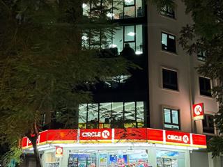 Cho thuê mặt bằng kinh doanh mặt tiền 9m mặt phố khúc thừa dụ dt 150m2. giá chỉ 40tr. nhận diện tốt