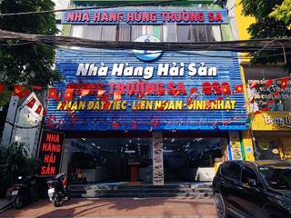 Cho thuê nhà mặt phố quan hoa 80m2 x 4 tầng, mặt tiền 9m. vỉa hè rộng, giá cực rẻ, hợp mọi mô hình