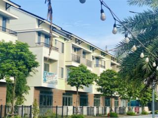 Cần bán gấp shophouse view sông vị trí đẹp nhà sẵn điện nước khai thác cho thuê luôn , đã lát nền