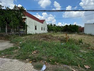 Lô đất ngay cổng chào huyện cần đước, 480 triệu, 120m2, shr, gần chợ trạm