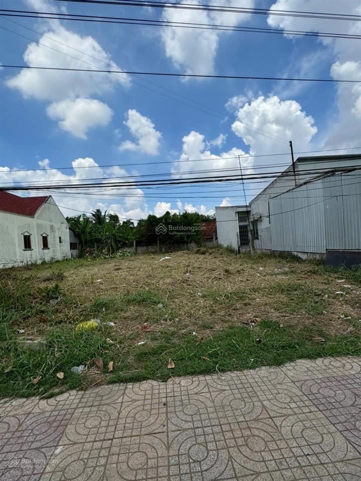 Lô đất đẹp ngay trung tâm chợ long hựu tây, cần đước, 470 triệu, 120m2, shr, xây dựng đủ