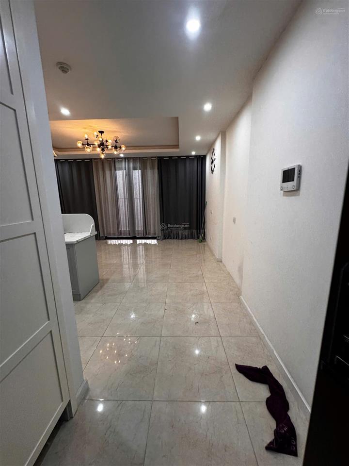 Hàng hiếm cho thuê 3 ngủ đồ cơ bản tại vinhomes d'capitale, trần duy hưng giá chỉ 24 triệu