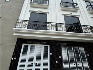 Nhà đẹp an cư  em còn 1 căn duy nhất xây mới tại tt quốc oai dt42m xây 4 tầng ô tô đỗ gần