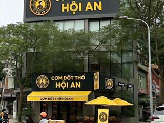 Cho thuê mặt bằng kinh doanh phố nguyễn văn huyên, dt 80mx3t, mặt tiền khủng 15m, vị trí đắc địa