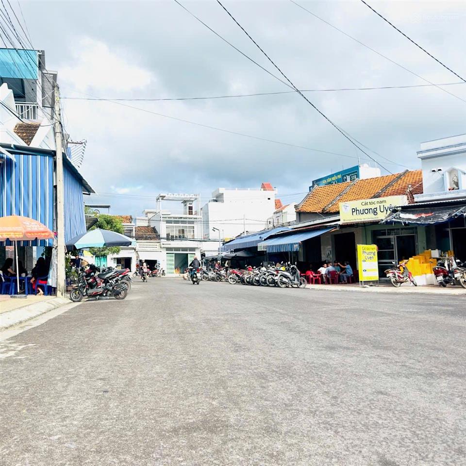 Bán nhà trung tâm thị trấn thị trấn vạn giã, nhà đẹp, giá chỉ 24tr/m2 có sẳn mặt bằng kinh doanh